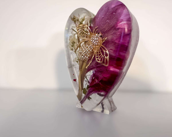 Enchanted Honey Heart - Handmade Resin Decor with Bee Charm & Flowers