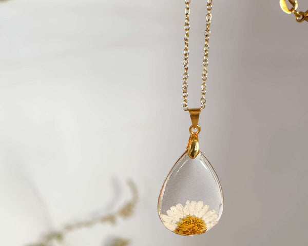 Daisy Teardrop Pendant - Real Dried Flower Jewelry in Silver and Gold