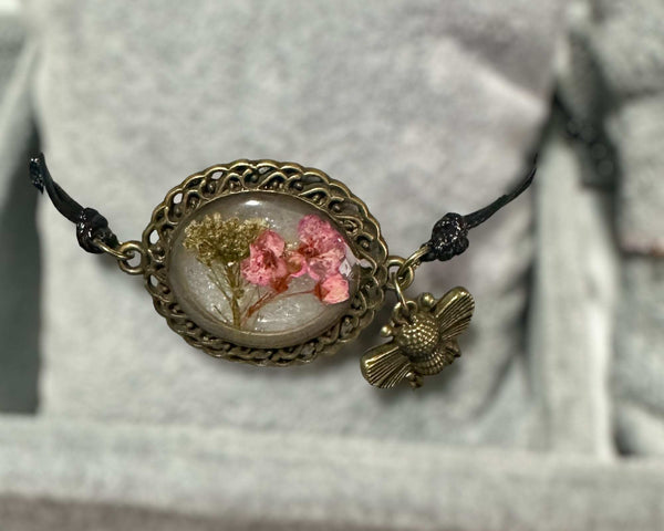 Bee-Friendly Bloom: Pink and White Flower Botanical Bracelet