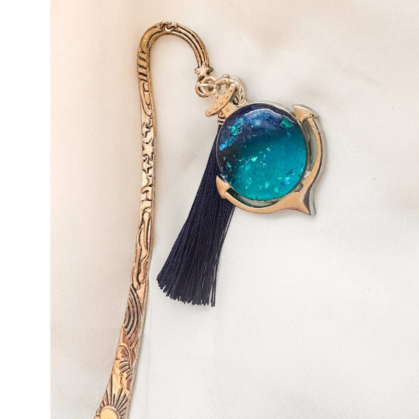 Ocean Whispers: Handcrafted Resin Bookmarks with Real Sand & Seashells