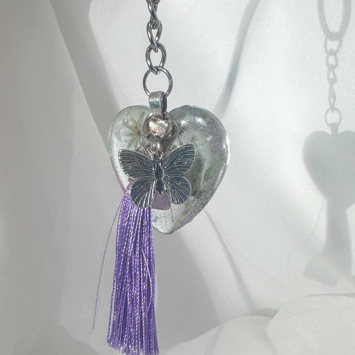 Whispering Blooms Keychain: Handmade Pressed Flower Resin Heart Charms