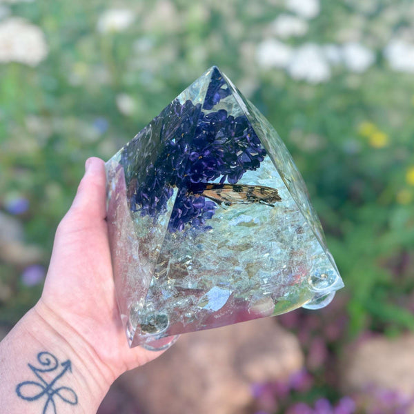 Butterfly Lilac Dreams: Enchanting Monarch Butterfly Resin Pyramid