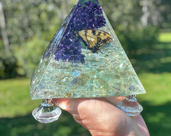 Butterfly Lilac Dreams: Enchanting Monarch Butterfly Resin Pyramid