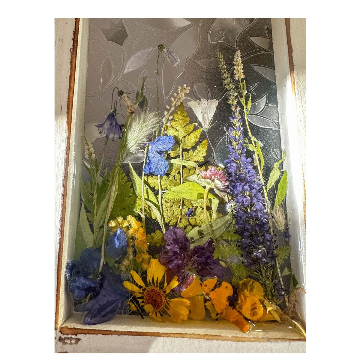 Everlasting Garden Window - Handmade Dried Flower Resin Meadow One