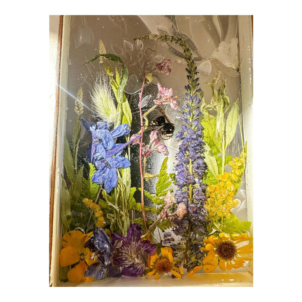 Everlasting Garden Window - Handmade Dried Flower Resin Meadow One