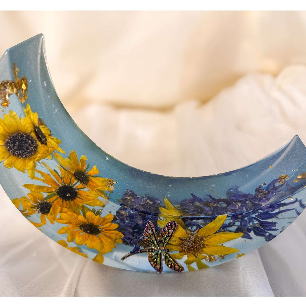 Moonlit Meadow - Handmade Dried Floral Resin Lighted Moon Art Décor