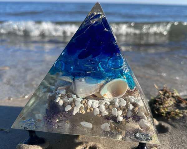 Seaside Serenity: Ocean-Themed Resin Pyramid with Real Seashells