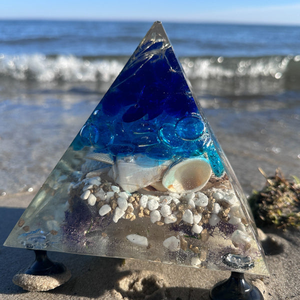 Seaside Serenity: Ocean-Themed Resin Pyramid with Real Seashells