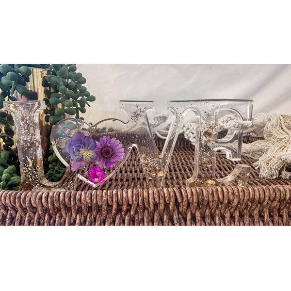 Enchanted Garden Resin Love Décor - Handmade Pressed Daisy Flowers
