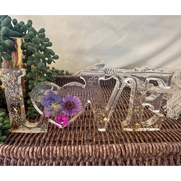 Enchanted Garden Resin Love Décor - Handmade Pressed Daisy Flowers