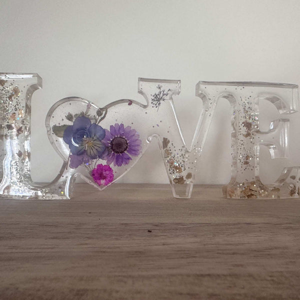 Enchanted Garden Resin Love Décor - Handmade Pressed Daisy Flowers