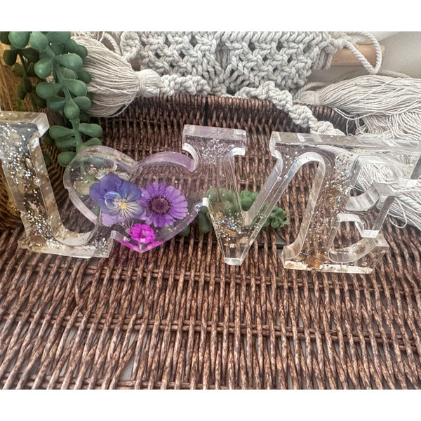 Enchanted Garden Resin Love Décor - Handmade Pressed Daisy Flowers