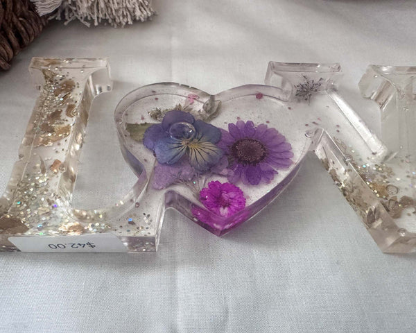 Enchanted Garden Resin Love Décor - Handmade Pressed Daisy Flowers