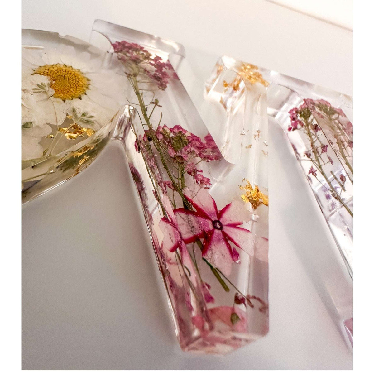 Daisy Floral Love Sign: Sweet Devotion Botanical Art