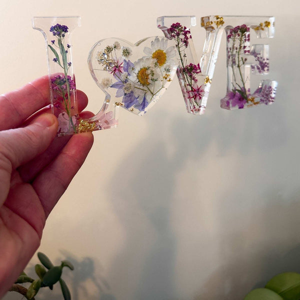 Daisy Floral Love Sign: Sweet Devotion Botanical Art