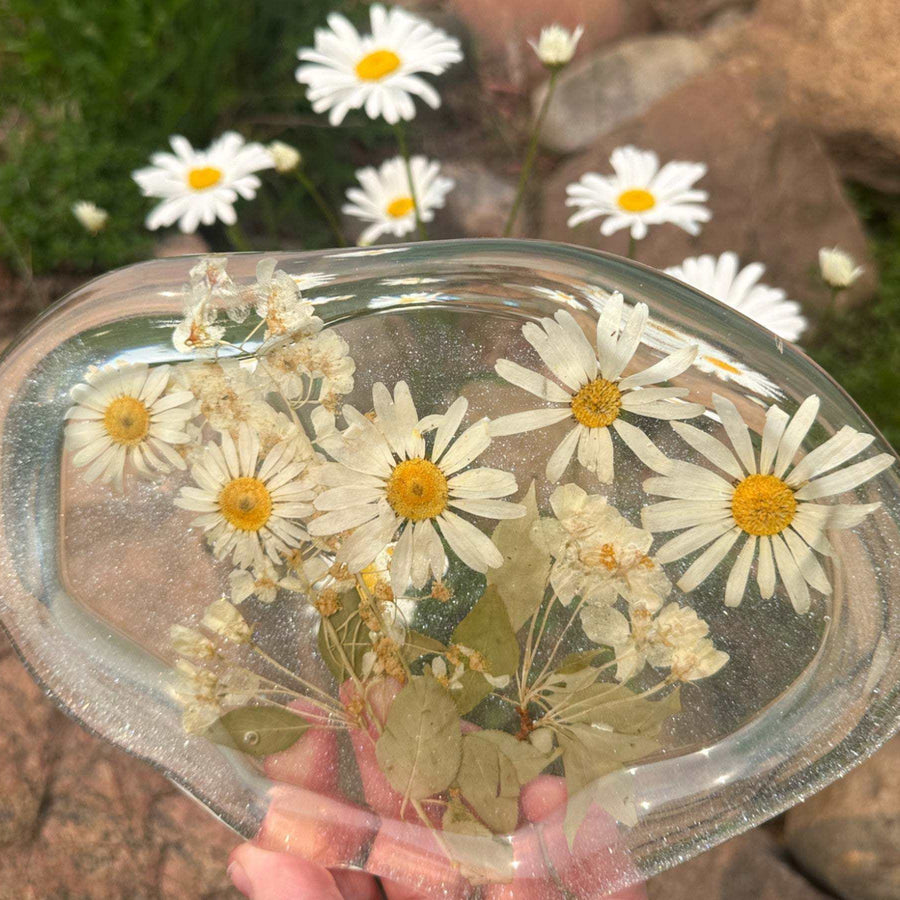 Daisy Dreams Resin Tray - Handmade Pressed Daisy Flower Tray
