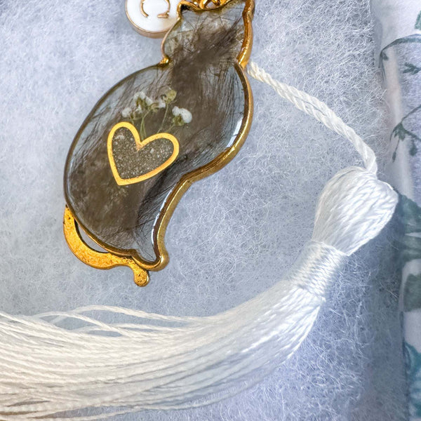 Handmade custom cat-shaped memorial pet resin keychain with botanicals and personalized charms