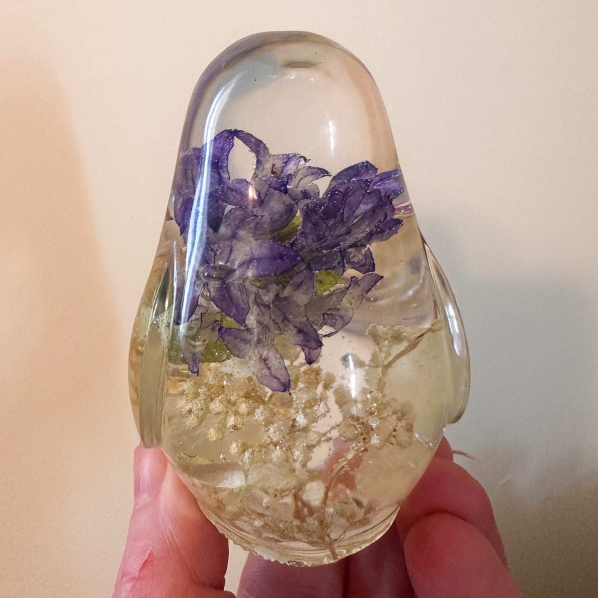 Garden Reverie Songbird hydrangea resin bird decor with real white hydrangea and purple blooms in clear resin, handmade Canada