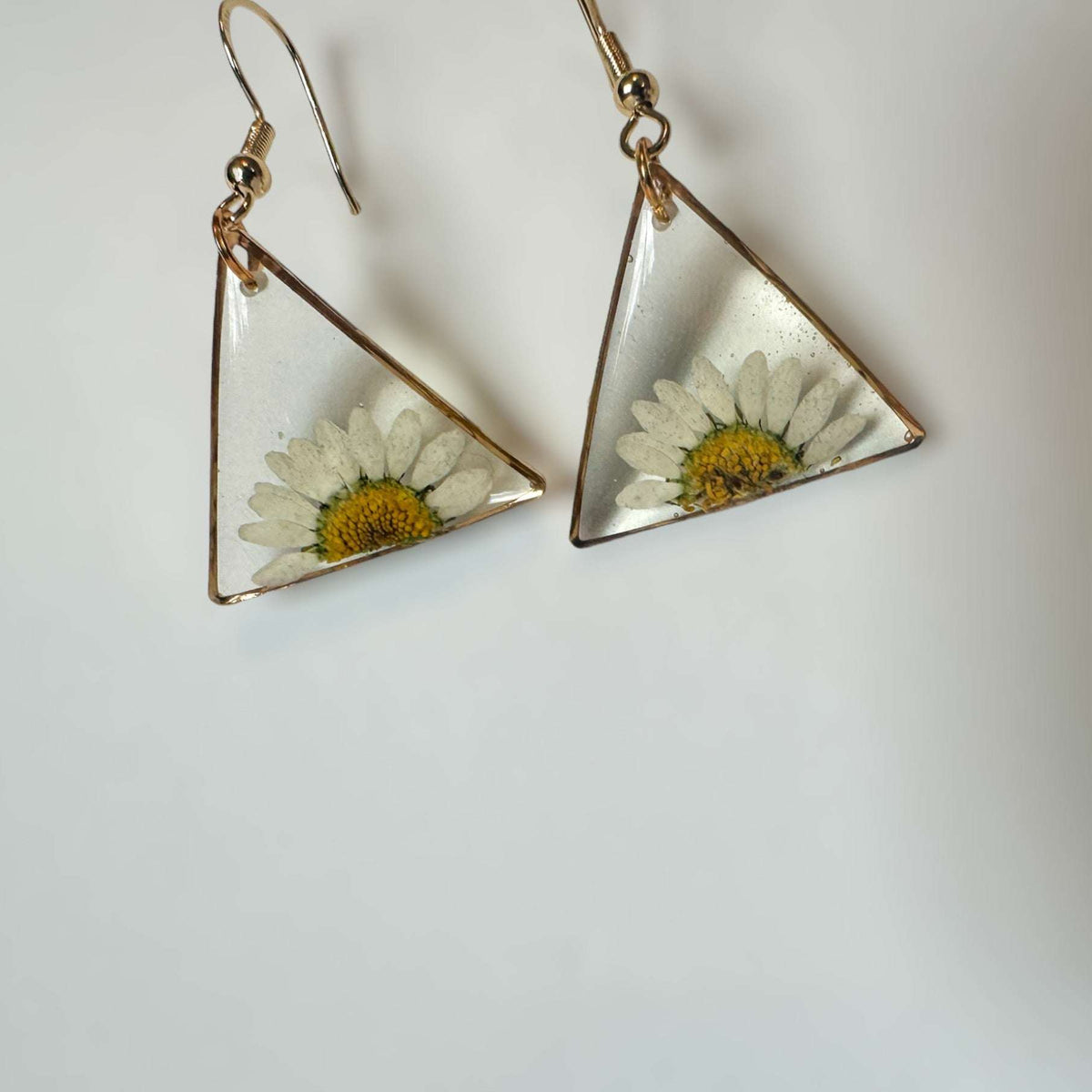 Daisy Dreams: Pressed Daisy Floral Earrings for Endless Charm