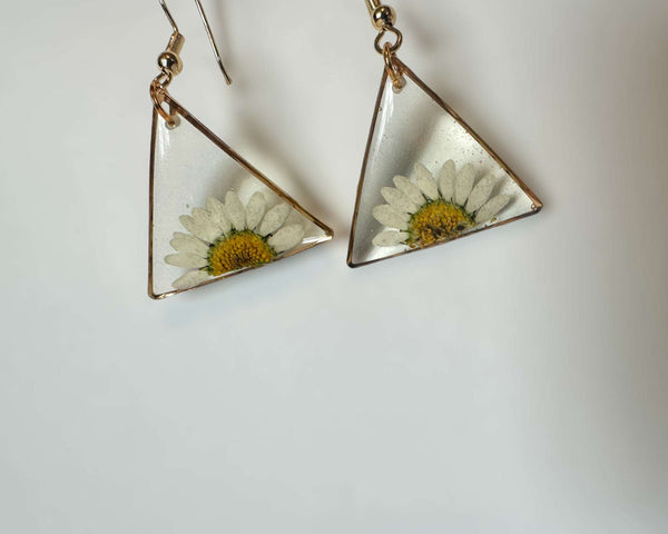 Daisy Dreams: Pressed Daisy Floral Earrings for Endless Charm