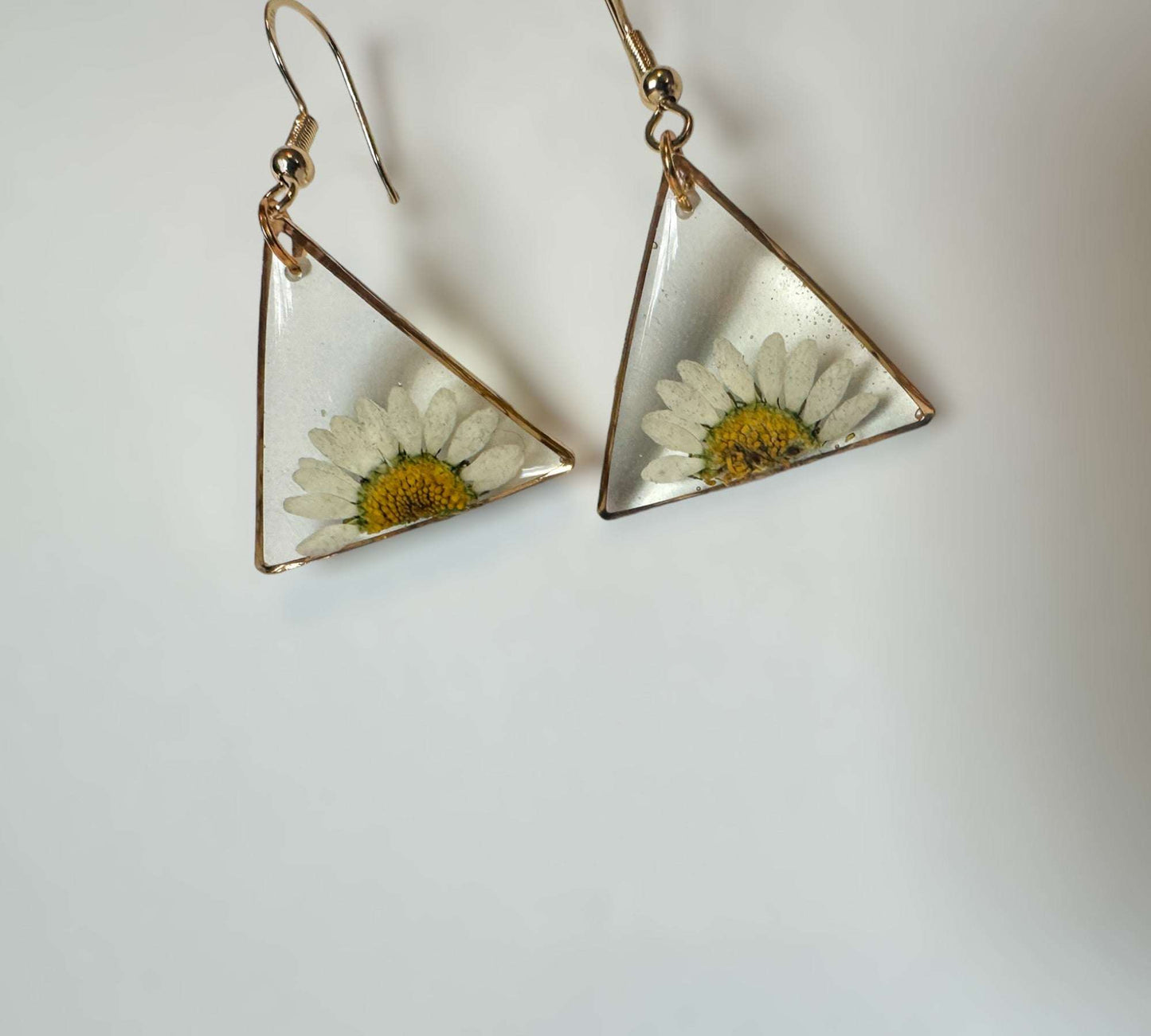 Daisy Dreams: Pressed Daisy Floral Earrings for Endless Charm