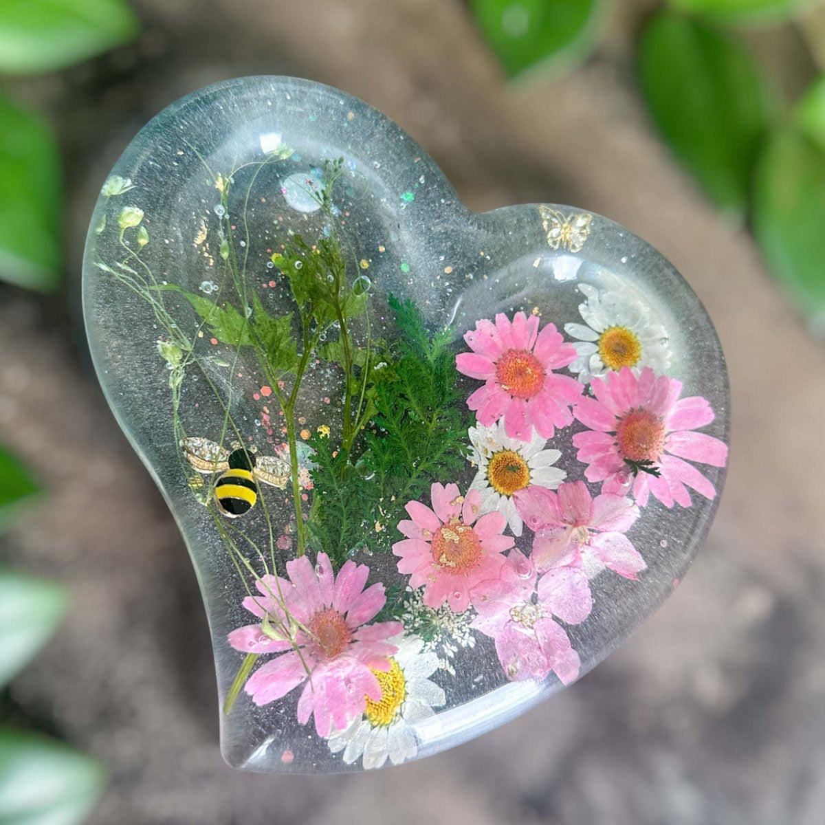 Handcrafted Resin Heart Tray with Real Daisy Flowers & Whimsical Charm