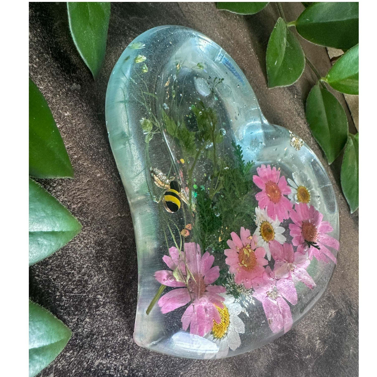 Handcrafted Resin Heart Tray with Real Daisy Flowers & Whimsical Charm