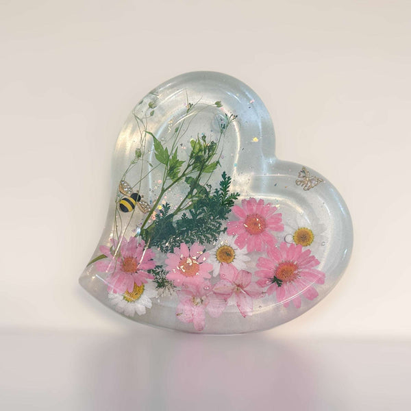 Handcrafted Resin Heart Tray with Real Daisy Flowers & Whimsical Charm