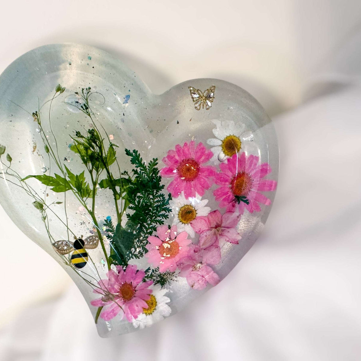 Handcrafted Resin Heart Tray with Real Daisy Flowers & Whimsical Charm