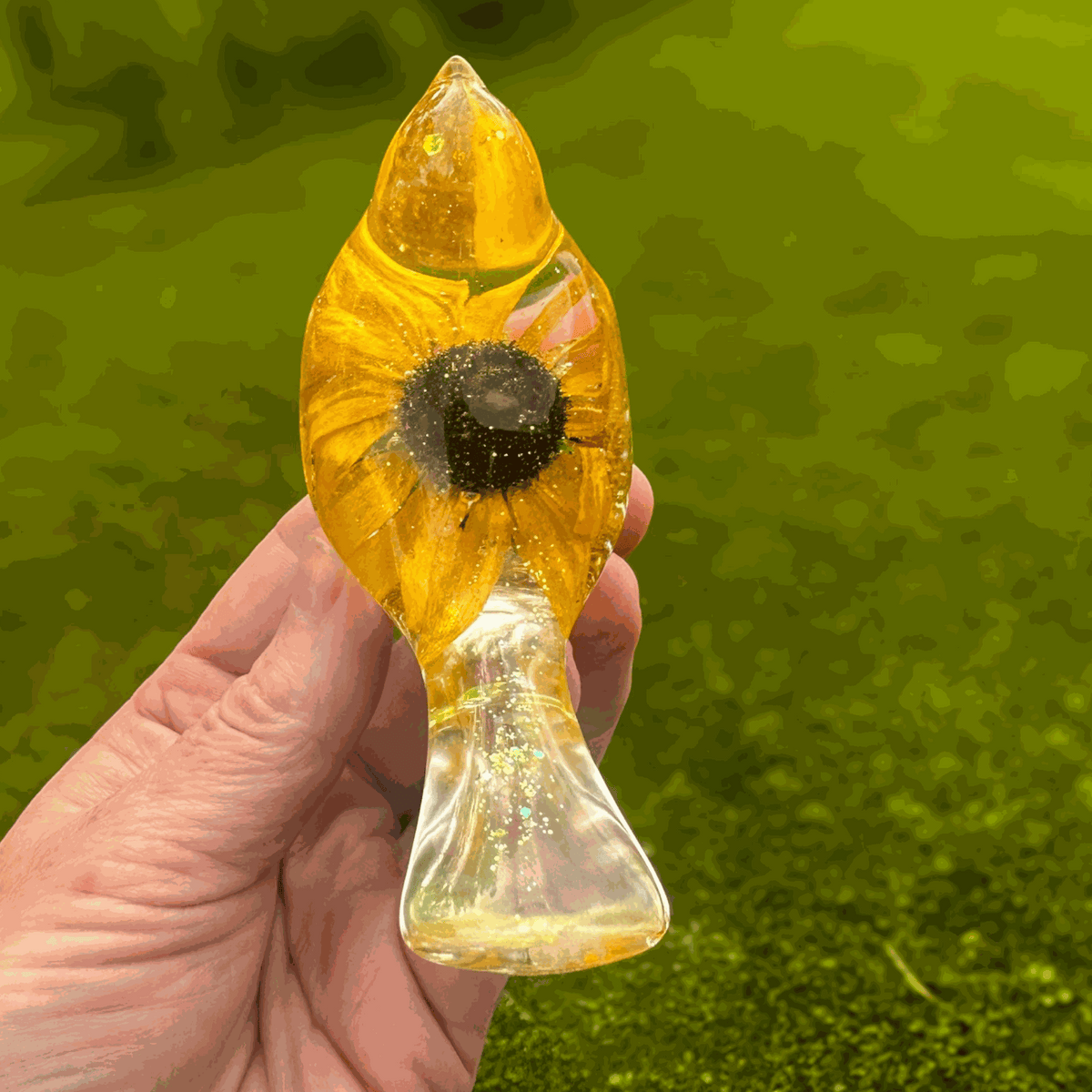 Golden Meadow resin bird with preserved Black-Eyed Susan and gold leaf botanical decor