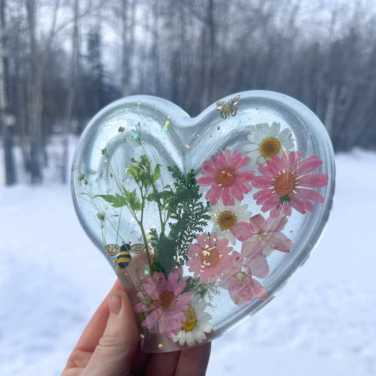 Handcrafted Resin Heart Tray with Real Daisy Flowers & Whimsical Charm