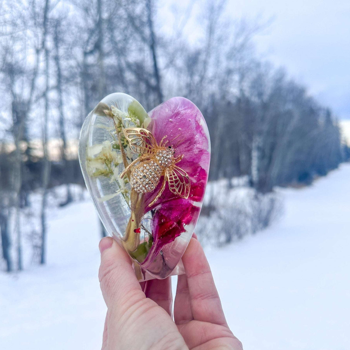 Enchanted Honey Heart - Handmade Resin Decor with Bee Charm & Flowers