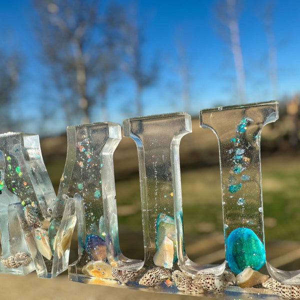 FAMILY & Seashells - Freestanding Ocean Inspired Word Sign Decor