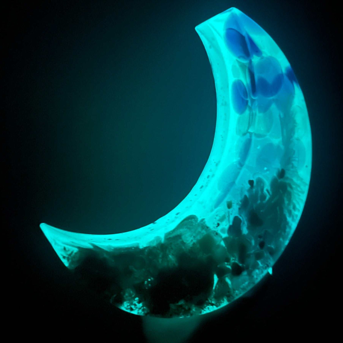 Ocean Moon – Handmade Resin Moon with Sand, Shells & Waves