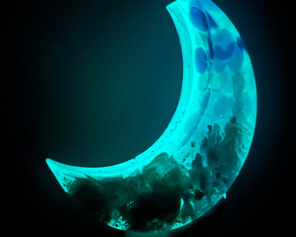 Ocean Moon – Handmade Resin Moon with Sand, Shells & Waves