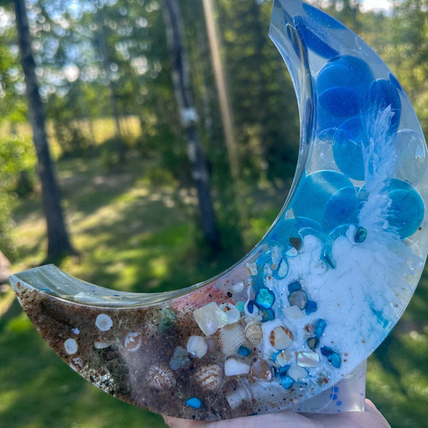Ocean Moon – Handmade Resin Moon with Sand, Shells & Waves