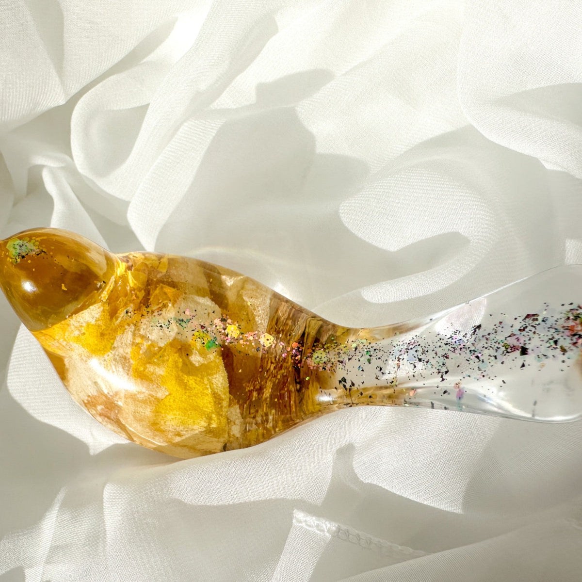 Golden Rose Resin Bird – Handmade Nature-Inspired Bird Décor