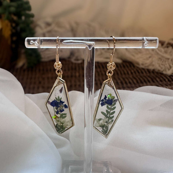 EnchantEnchanted Garden Butterfly Resin Earrings – Handmade Pressed Flowersed Garden Butterfly Resin Earrings – Handmade Pressed Flowers
