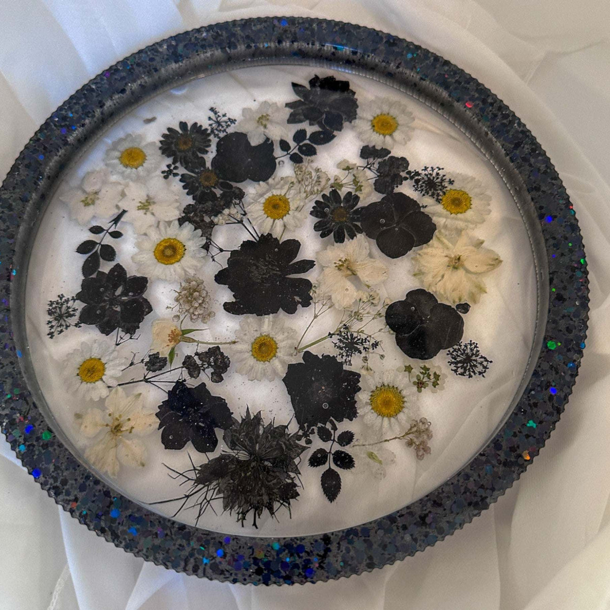 Moonlit Petals Resin Tray – Handmade with Real Black & White Flowers