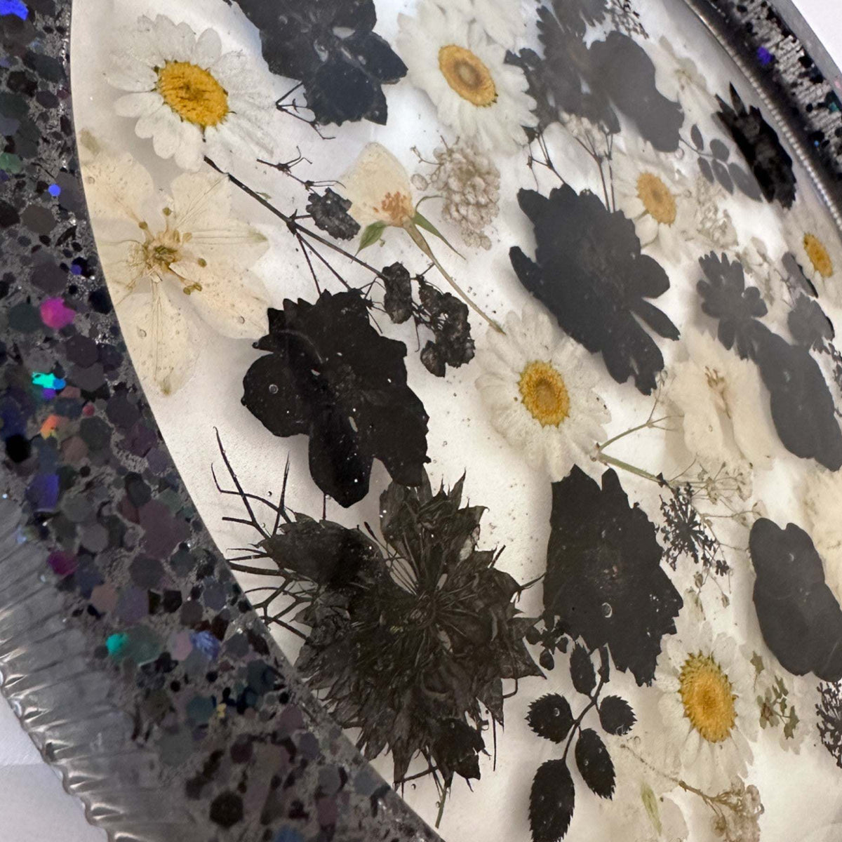 Moonlit Petals Resin Tray – Handmade with Real Black & White Flowers