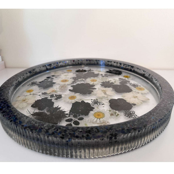 Moonlit Petals Resin Tray – Handmade with Real Black & White Flowers