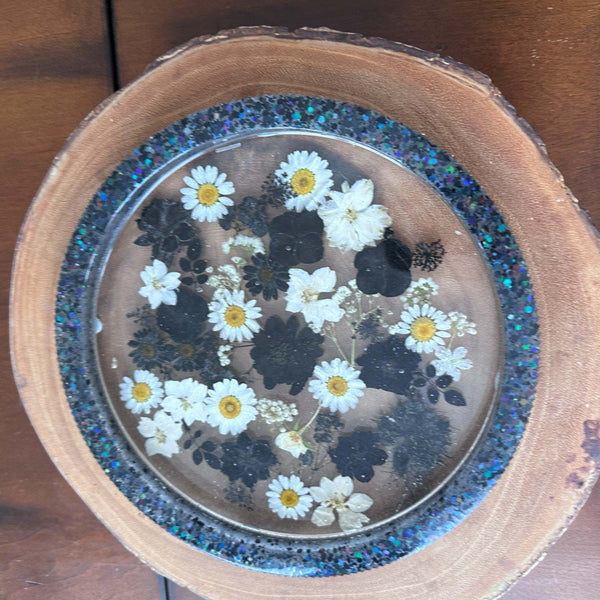 Moonlit Petals Resin Tray – Handmade with Real Black & White Flowers