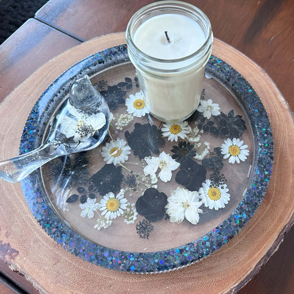 Moonlit Petals Resin Tray – Handmade with Real Black & White Flowers