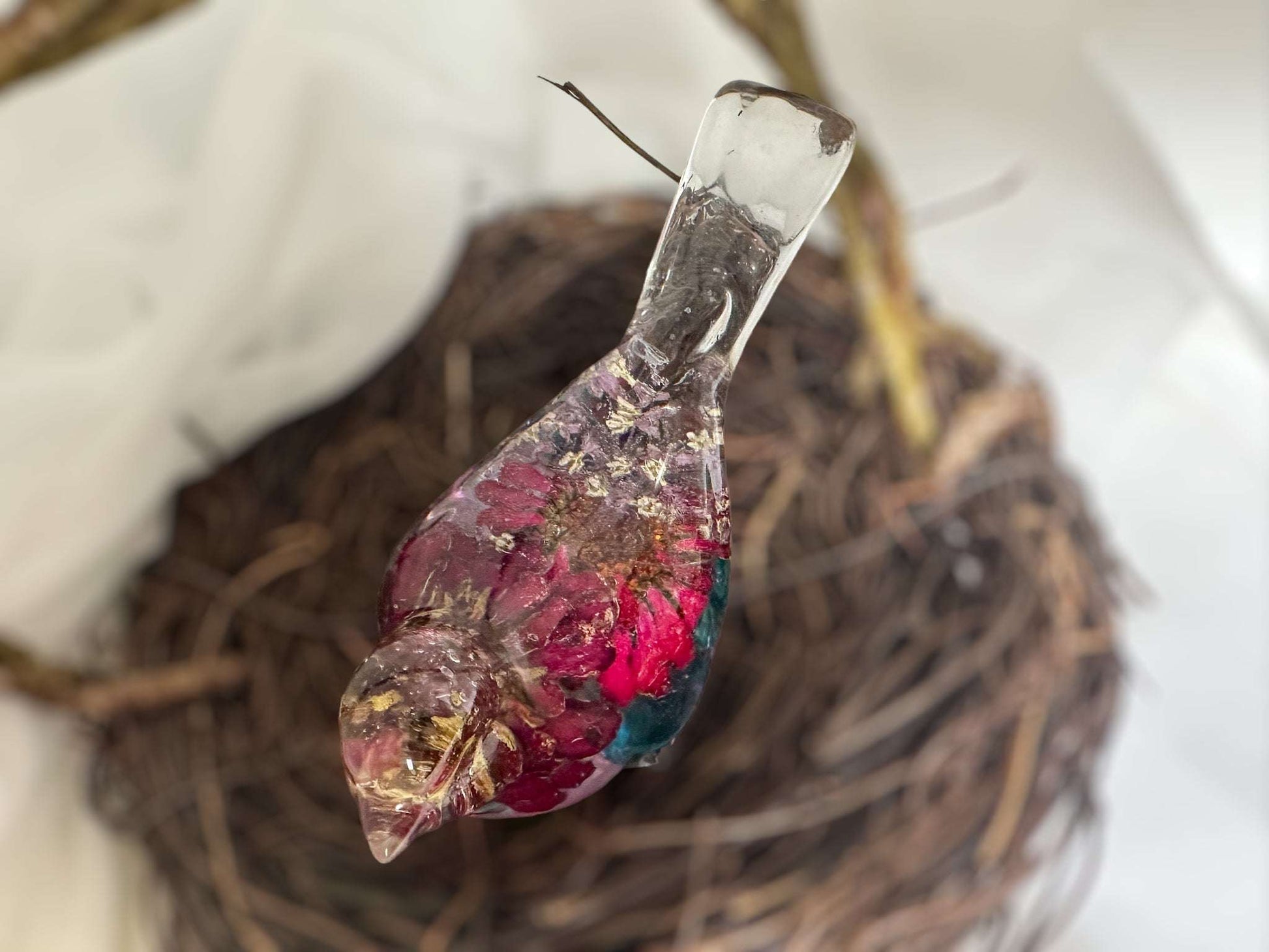 Bird Blooms in Flight: Resin Filled with Dried Flowers - Home Decor