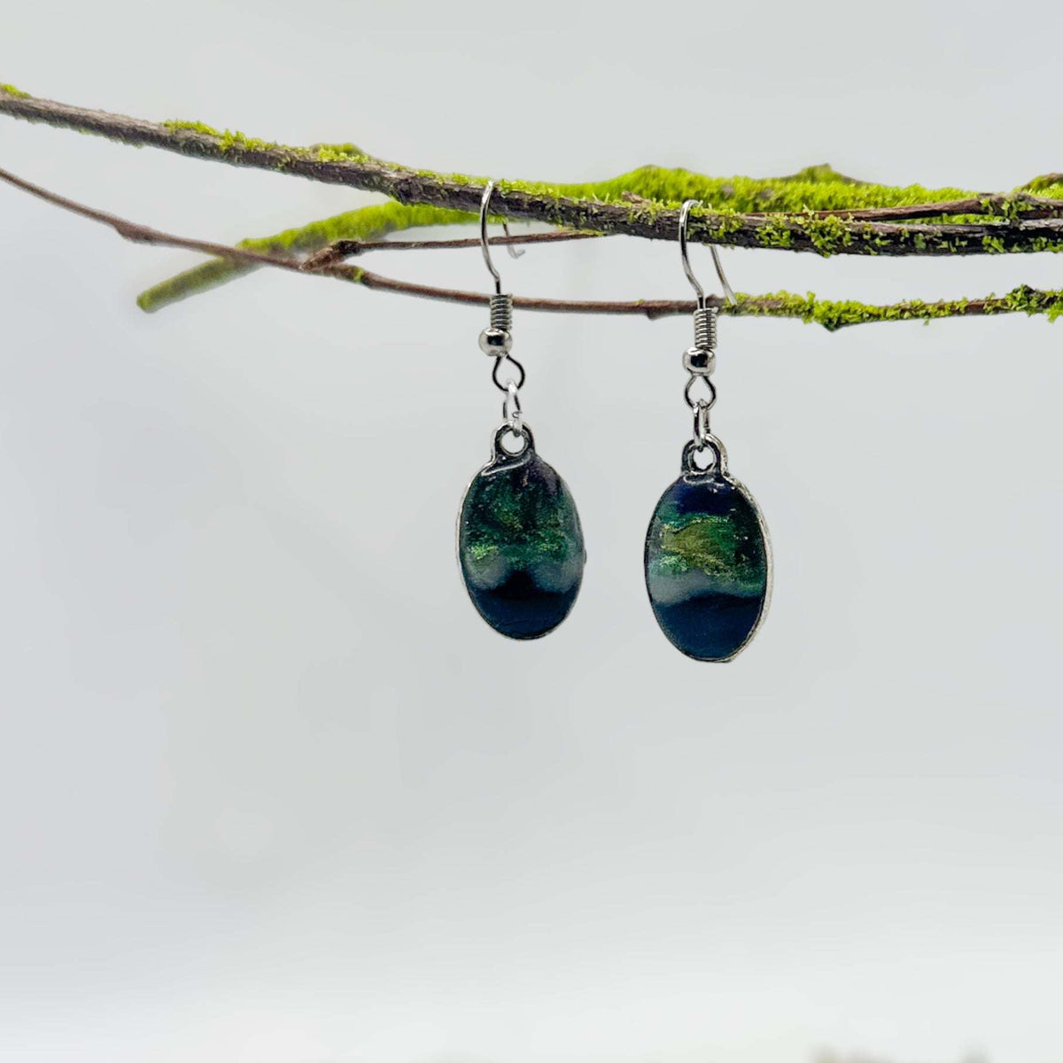 Aurora Borealis Delight: Color-Shifting Northern Lights Earrings