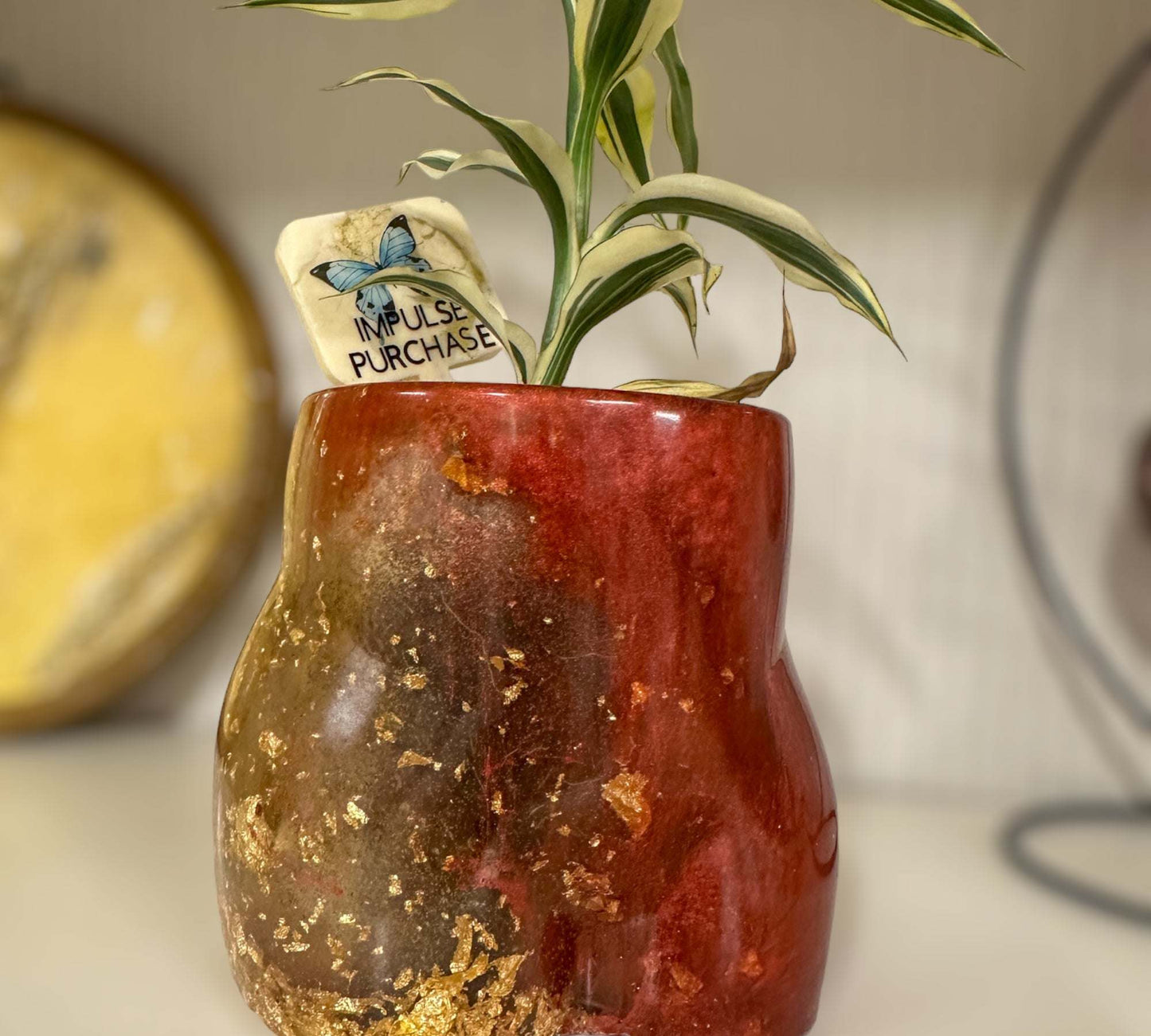 Booty Planters: Playful Epoxy Resin Planters for a Cheeky Touch 