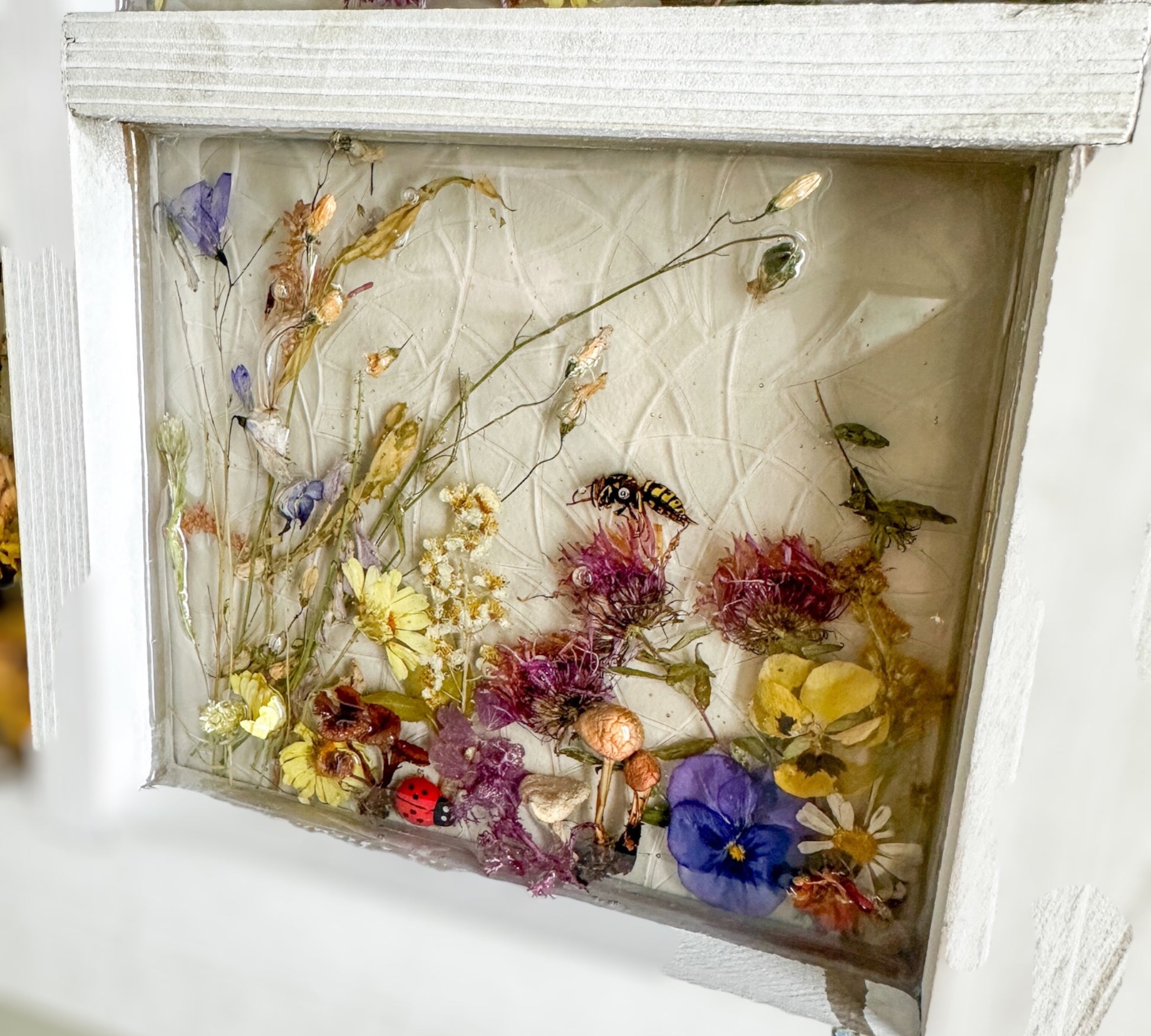 Garden Window Insipired by Nature - Pressed Flower and Botanical Decor