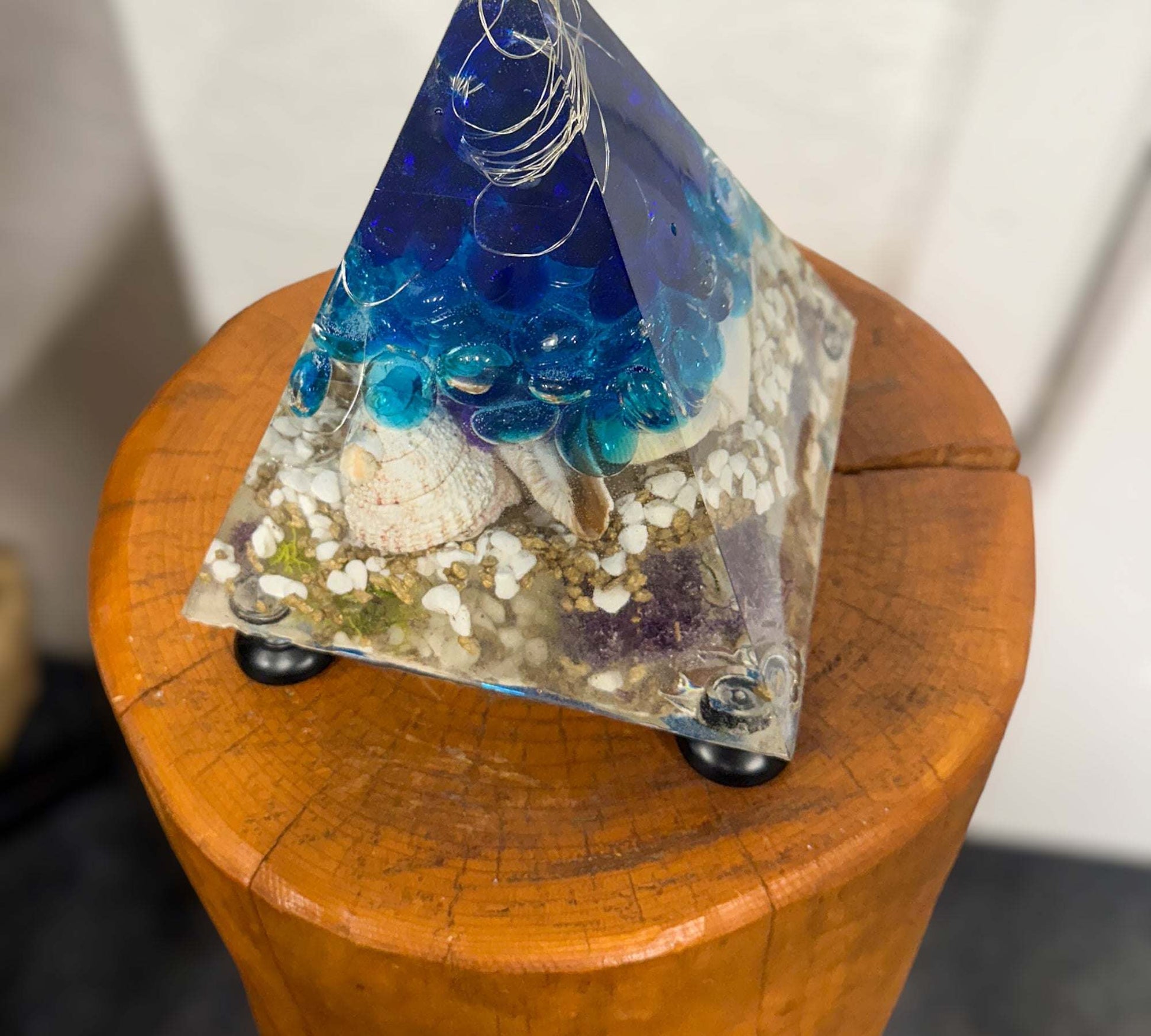 Seaside Serenity: Ocean-Themed Resin Pyramid with Real Seashells 