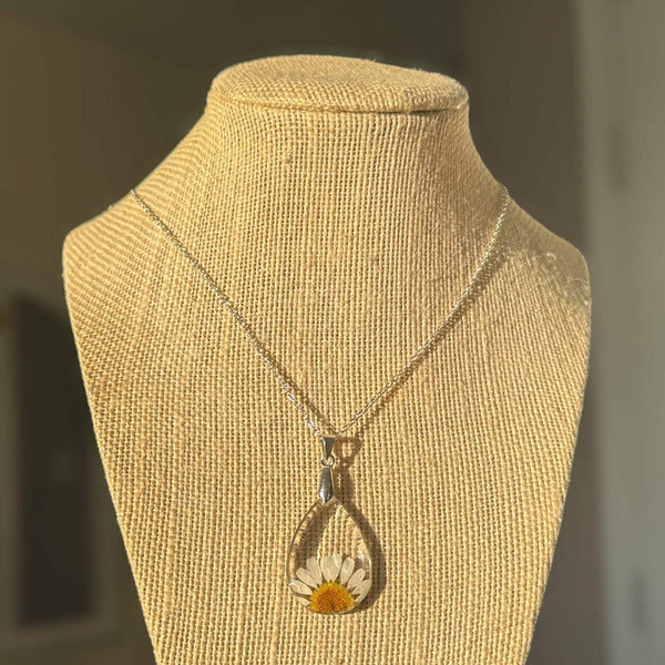 Daisy Teardrop Pendant - Real Dried Flower Jewelry in Silver and Gold 