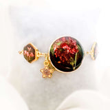 Bracelet Handcrafted with Resin and Dried Flowers -Gold Elegance 